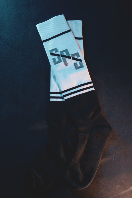 Slack Pull Deadlift Socks: White/Black